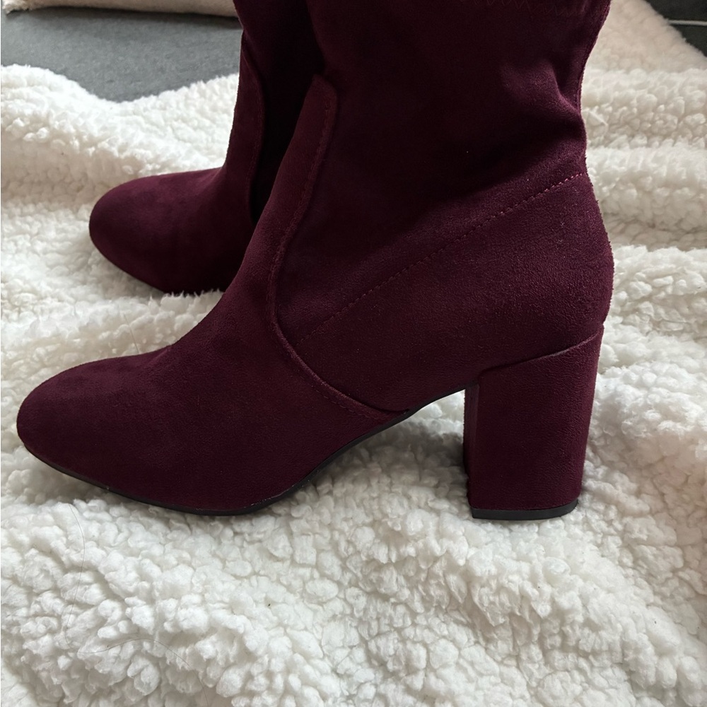Elegant Burgundy Women's Boots